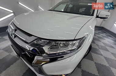 Внедорожник / Кроссовер Mitsubishi Outlander 2017 в 