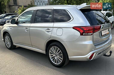 Позашляховик / Кросовер Mitsubishi Outlander 2020 в 