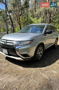 Внедорожник / Кроссовер Mitsubishi Outlander 2017 в Киеве