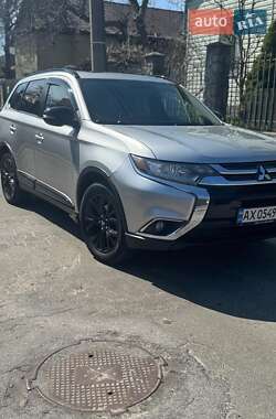 Внедорожник / Кроссовер Mitsubishi Outlander 2018 в 