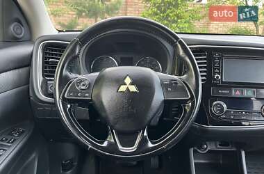 Позашляховик / Кросовер Mitsubishi Outlander 2015 в 