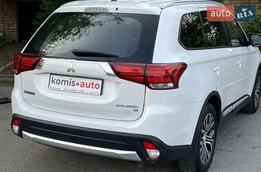 Позашляховик / Кросовер Mitsubishi Outlander 2015 в 