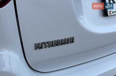 Позашляховик / Кросовер Mitsubishi Outlander 2015 в 