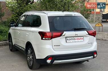 Позашляховик / Кросовер Mitsubishi Outlander 2015 в 