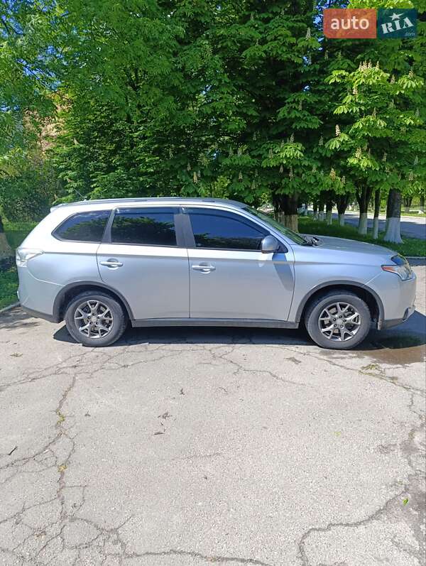 Позашляховик / Кросовер Mitsubishi Outlander 2015 в Знам'янці