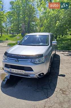 Внедорожник / Кроссовер Mitsubishi Outlander 2015 в Знаменке