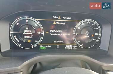 Позашляховик / Кросовер Mitsubishi Outlander 2023 в 