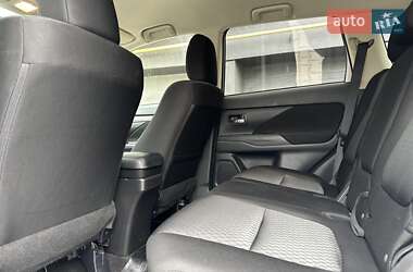 Внедорожник / Кроссовер Mitsubishi Outlander 2013 в 