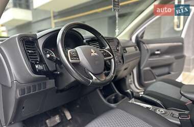 Внедорожник / Кроссовер Mitsubishi Outlander 2013 в 