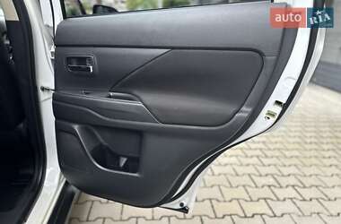 Внедорожник / Кроссовер Mitsubishi Outlander 2013 в 