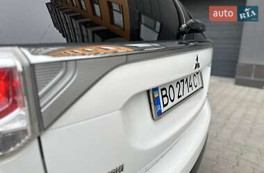 Внедорожник / Кроссовер Mitsubishi Outlander 2013 в 