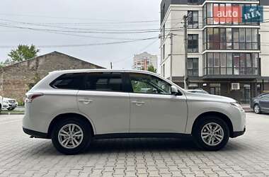 Внедорожник / Кроссовер Mitsubishi Outlander 2013 в 