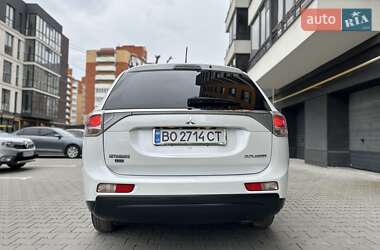 Внедорожник / Кроссовер Mitsubishi Outlander 2013 в 