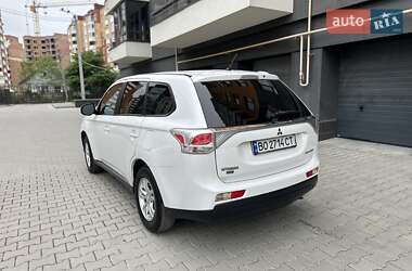 Внедорожник / Кроссовер Mitsubishi Outlander 2013 в 