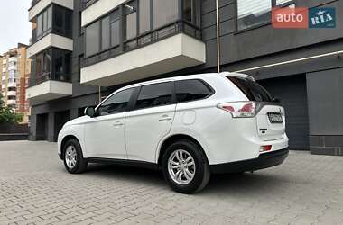 Внедорожник / Кроссовер Mitsubishi Outlander 2013 в 