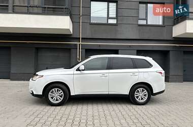 Внедорожник / Кроссовер Mitsubishi Outlander 2013 в 