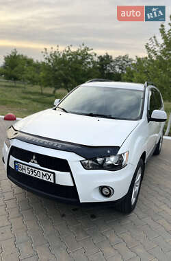 Позашляховик / Кросовер Mitsubishi Outlander 2012 в 