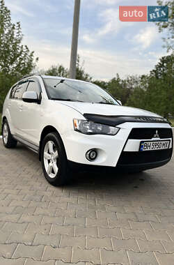 Позашляховик / Кросовер Mitsubishi Outlander 2012 в 