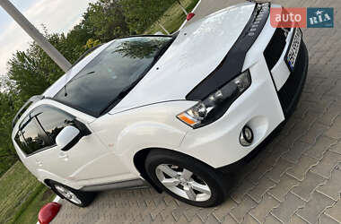 Позашляховик / Кросовер Mitsubishi Outlander 2012 в 