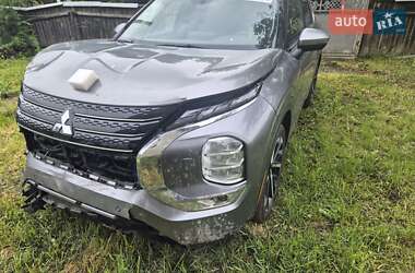 Внедорожник / Кроссовер Mitsubishi Outlander 2022 в 