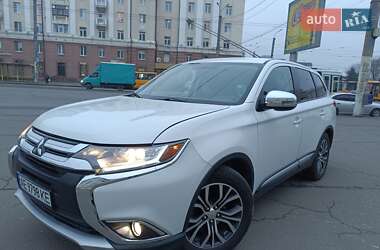 Позашляховик / Кросовер Mitsubishi Outlander 2015 в Дніпрі