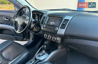 Внедорожник / Кроссовер Mitsubishi Outlander 2011 в 