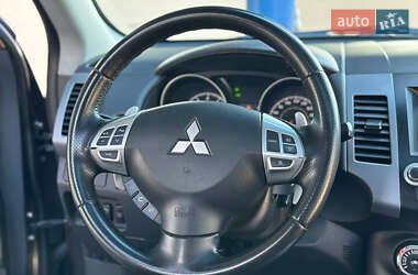 Внедорожник / Кроссовер Mitsubishi Outlander 2011 в 