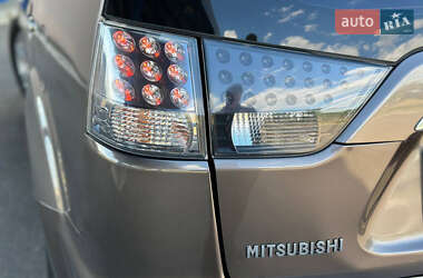 Внедорожник / Кроссовер Mitsubishi Outlander 2011 в 