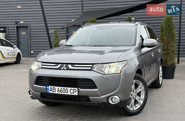 Позашляховик / Кросовер Mitsubishi Outlander 2013 в 