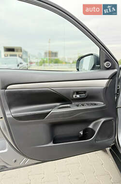 Позашляховик / Кросовер Mitsubishi Outlander 2013 в 