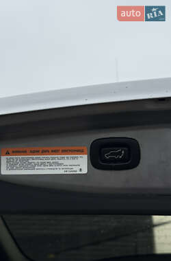 Позашляховик / Кросовер Mitsubishi Outlander 2013 в 
