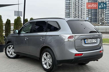 Позашляховик / Кросовер Mitsubishi Outlander 2013 в 