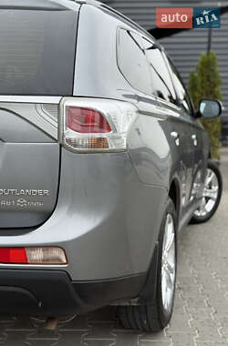 Позашляховик / Кросовер Mitsubishi Outlander 2013 в 