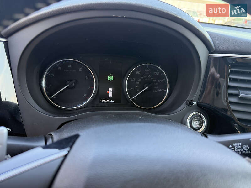 Внедорожник / Кроссовер Mitsubishi Outlander 2018 в Вознесенске