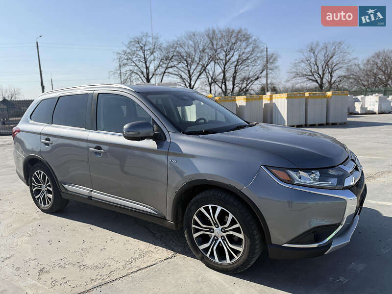 Внедорожник / Кроссовер Mitsubishi Outlander 2018 в Вознесенске