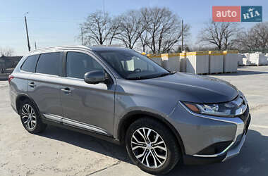 Внедорожник / Кроссовер Mitsubishi Outlander 2018 в 