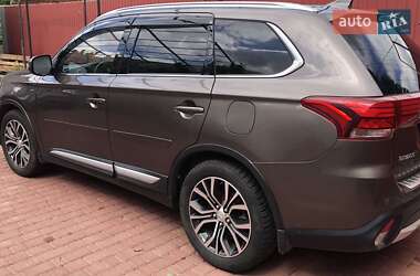 Позашляховик / Кросовер Mitsubishi Outlander 2016 в Одесі