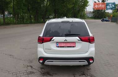 Внедорожник / Кроссовер Mitsubishi Outlander 2020 в 