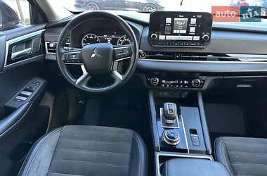 Внедорожник / Кроссовер Mitsubishi Outlander 2022 в 