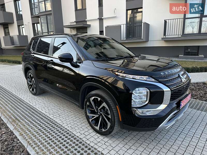 Внедорожник / Кроссовер Mitsubishi Outlander 2022 в 