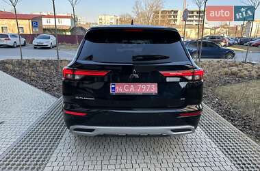 Внедорожник / Кроссовер Mitsubishi Outlander 2022 в 