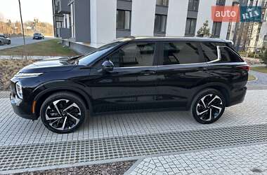 Внедорожник / Кроссовер Mitsubishi Outlander 2022 в 