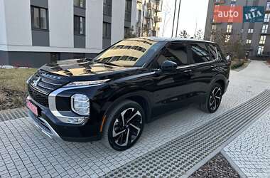 Внедорожник / Кроссовер Mitsubishi Outlander 2022 в 