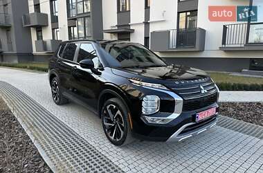 Внедорожник / Кроссовер Mitsubishi Outlander 2022 в 