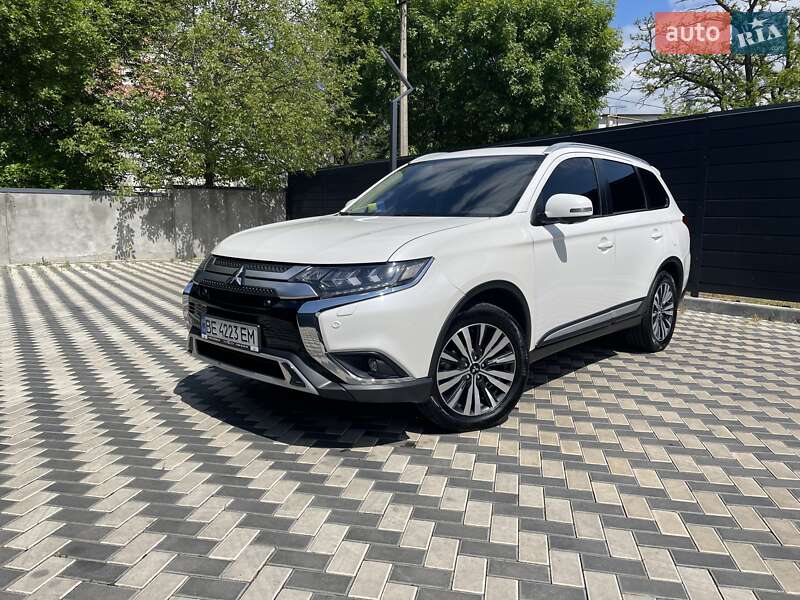 Внедорожник / Кроссовер Mitsubishi Outlander 2018 в Николаеве