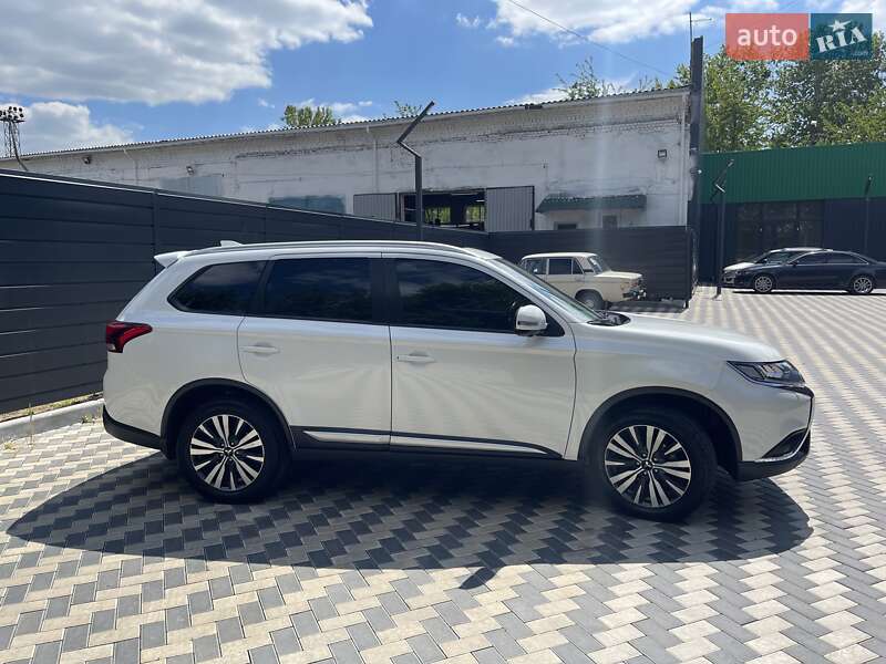 Внедорожник / Кроссовер Mitsubishi Outlander 2018 в Николаеве