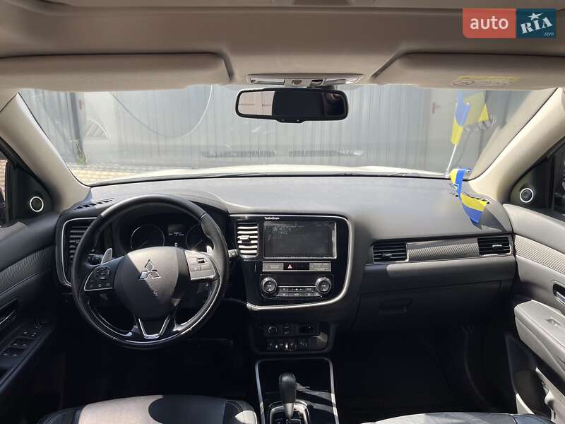 Внедорожник / Кроссовер Mitsubishi Outlander 2018 в Николаеве