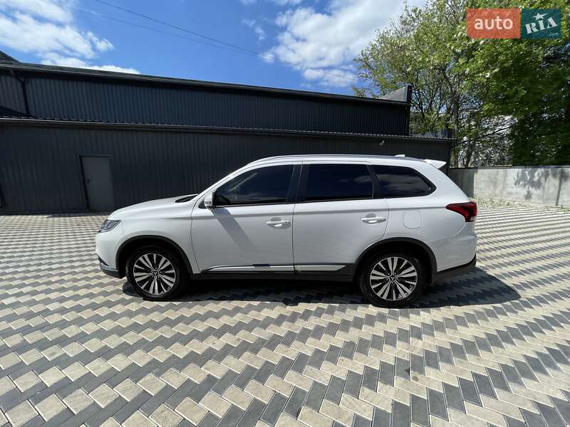 Внедорожник / Кроссовер Mitsubishi Outlander 2018 в Николаеве