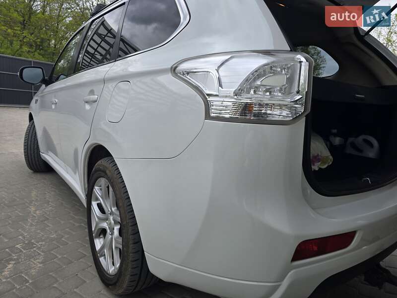 Внедорожник / Кроссовер Mitsubishi Outlander 2014 в Киеве