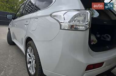 Позашляховик / Кросовер Mitsubishi Outlander 2014 в 